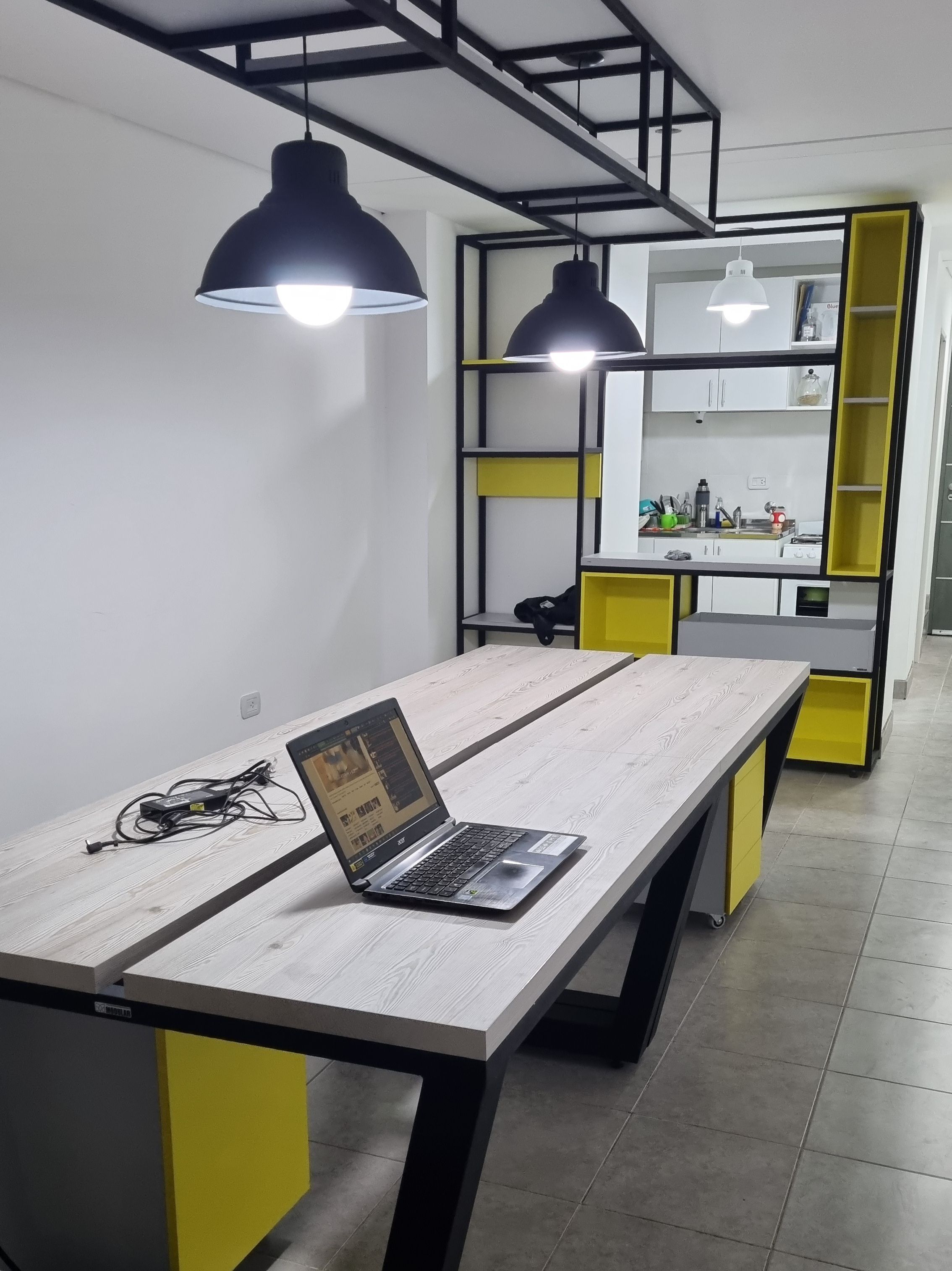 Mesas y muebles personalizados para Estudio Da Vinci